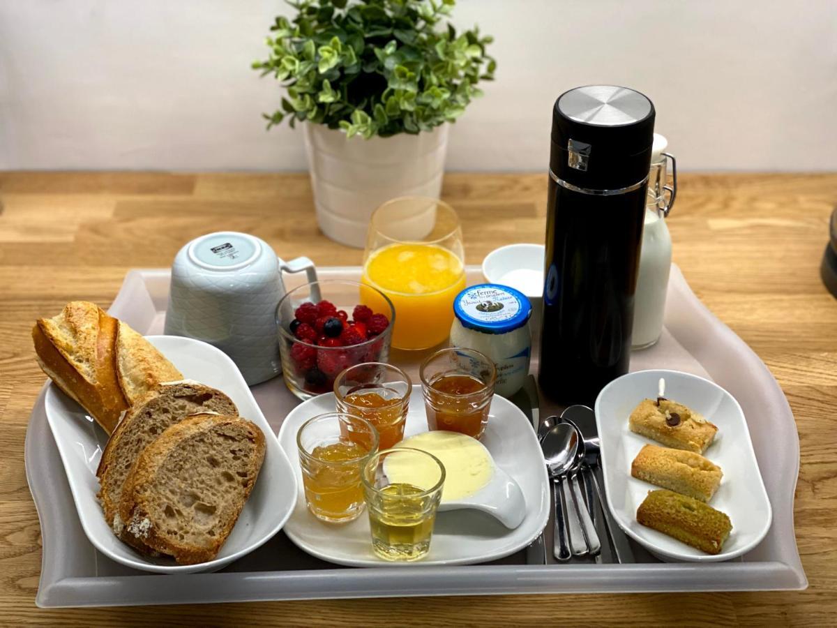 Au 10 Bed & Breakfast Luisant Екстериор снимка