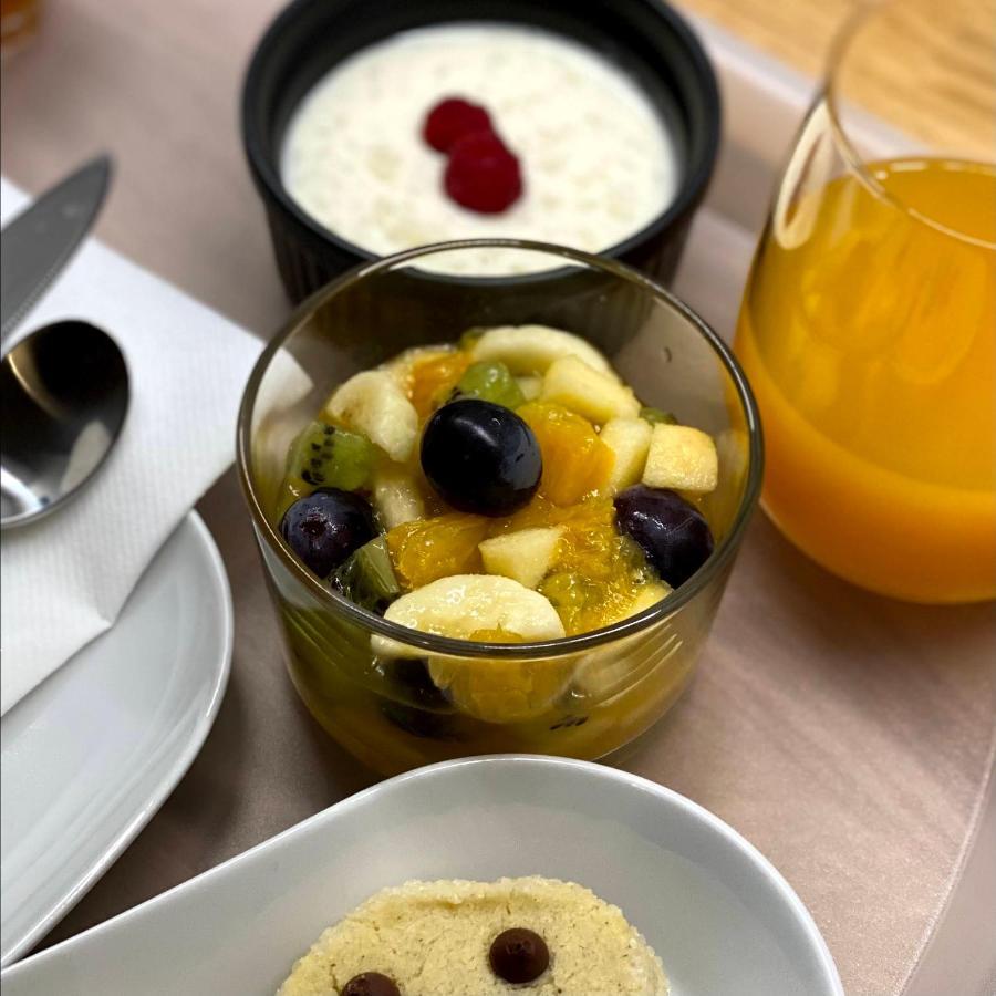 Au 10 Bed & Breakfast Luisant Екстериор снимка