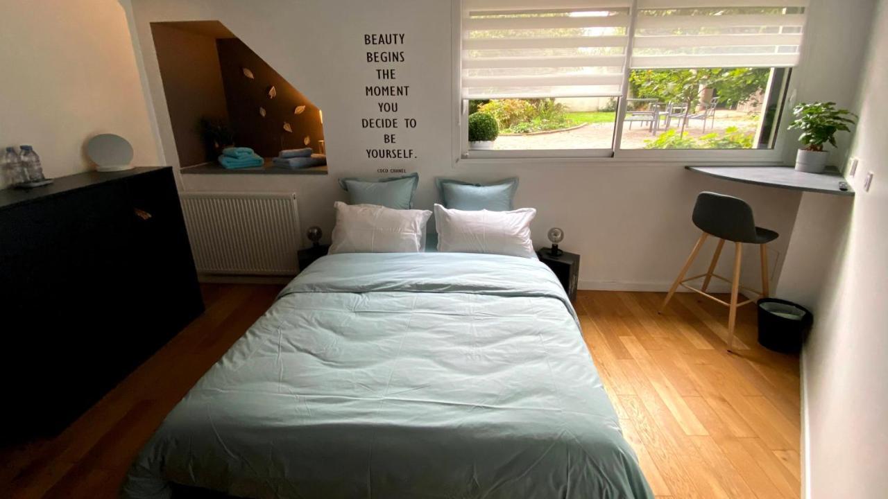 Au 10 Bed & Breakfast Luisant Стая снимка