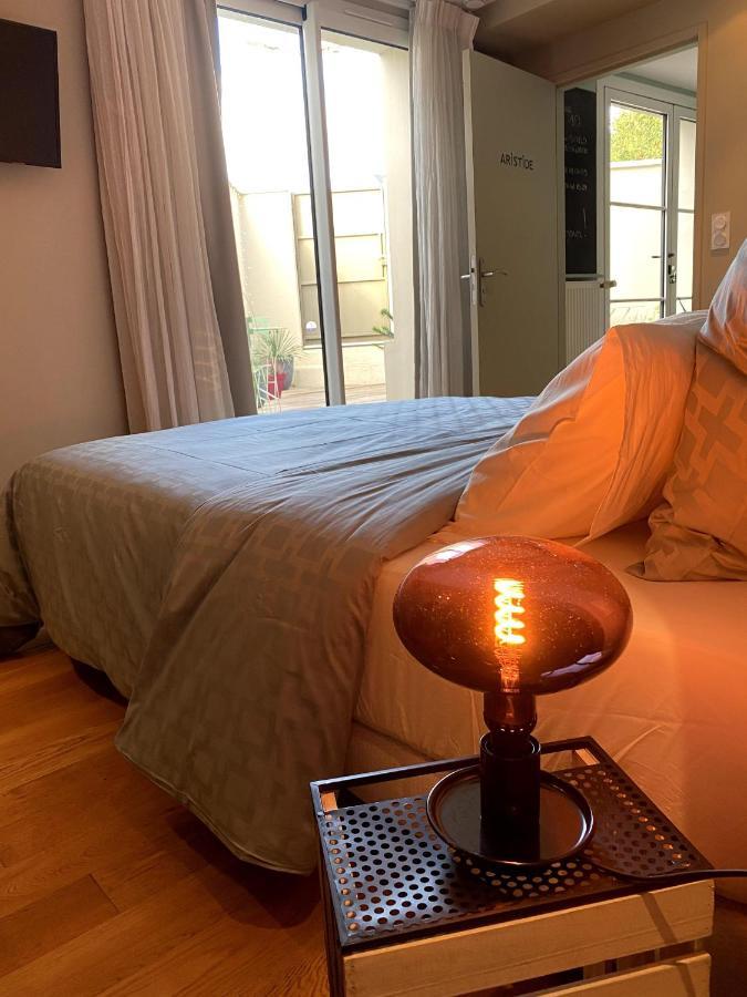 Au 10 Bed & Breakfast Luisant Екстериор снимка