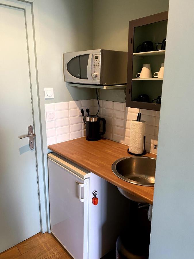 Au 10 Bed & Breakfast Luisant Екстериор снимка