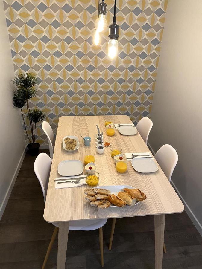 Au 10 Bed & Breakfast Luisant Екстериор снимка