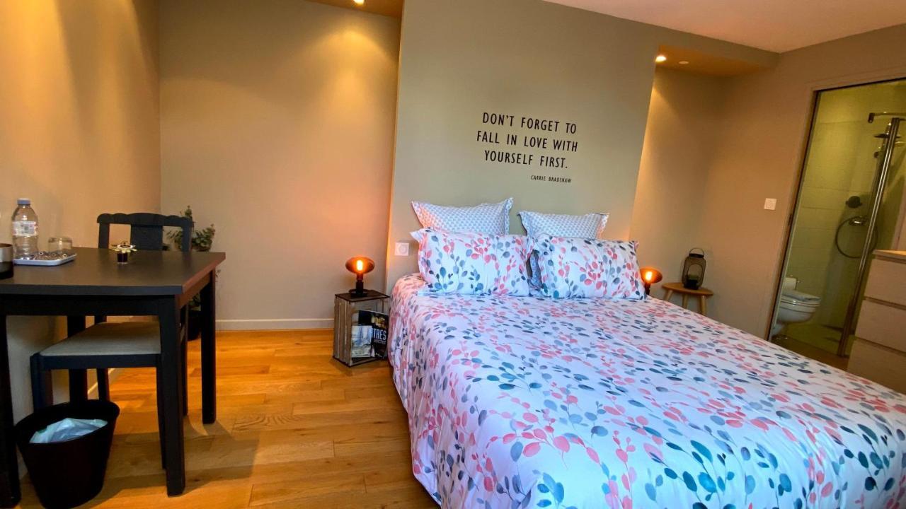 Au 10 Bed & Breakfast Luisant Екстериор снимка