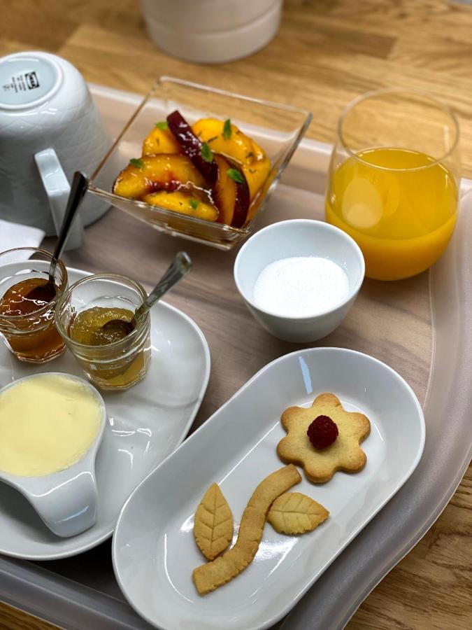 Au 10 Bed & Breakfast Luisant Екстериор снимка