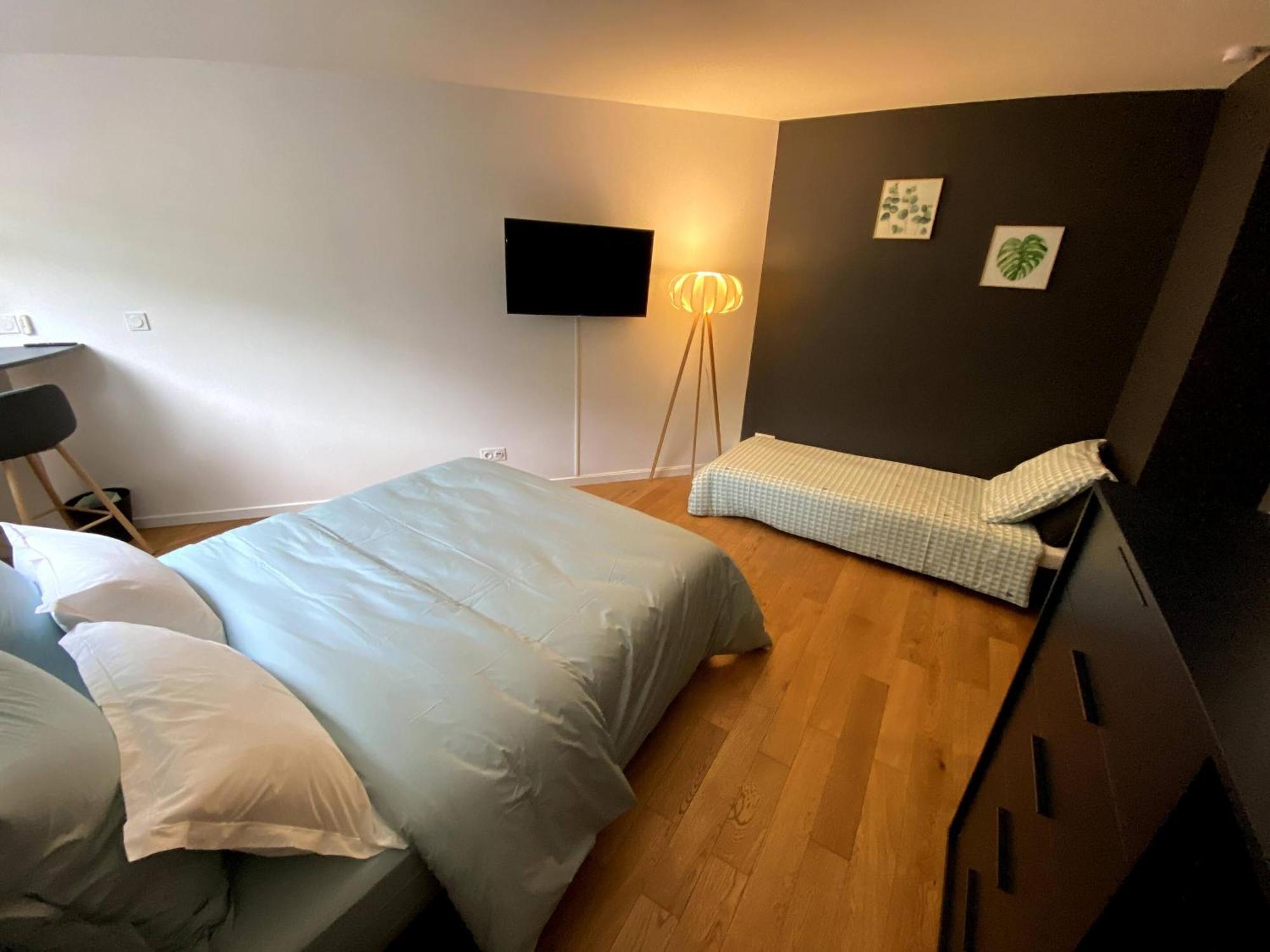 Au 10 Bed & Breakfast Luisant Стая снимка