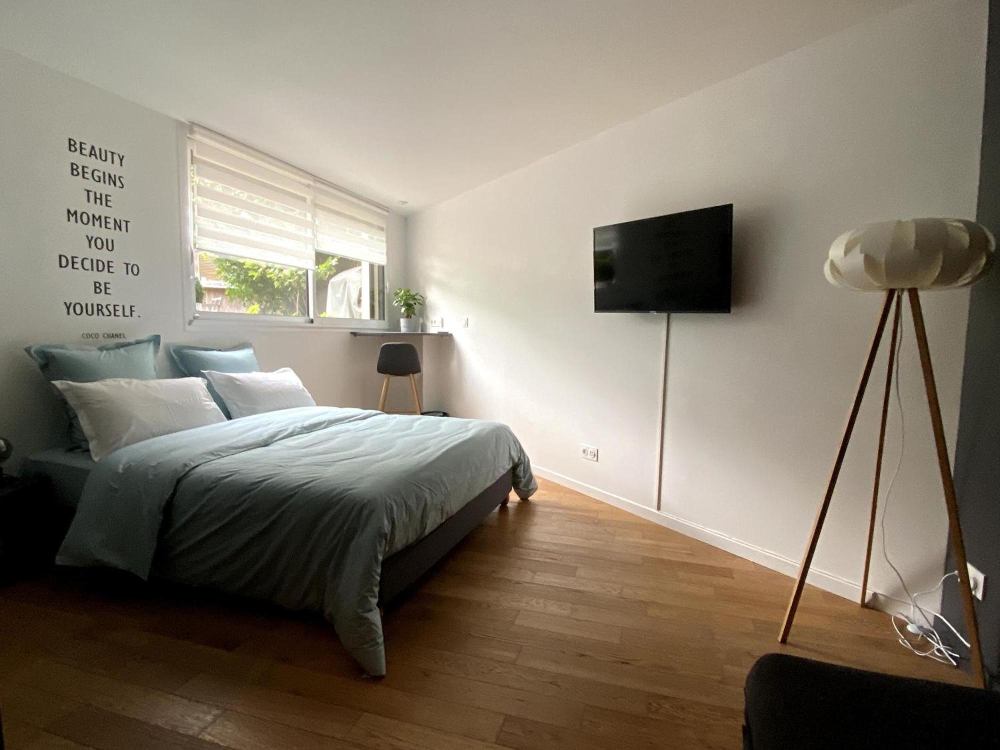 Au 10 Bed & Breakfast Luisant Стая снимка