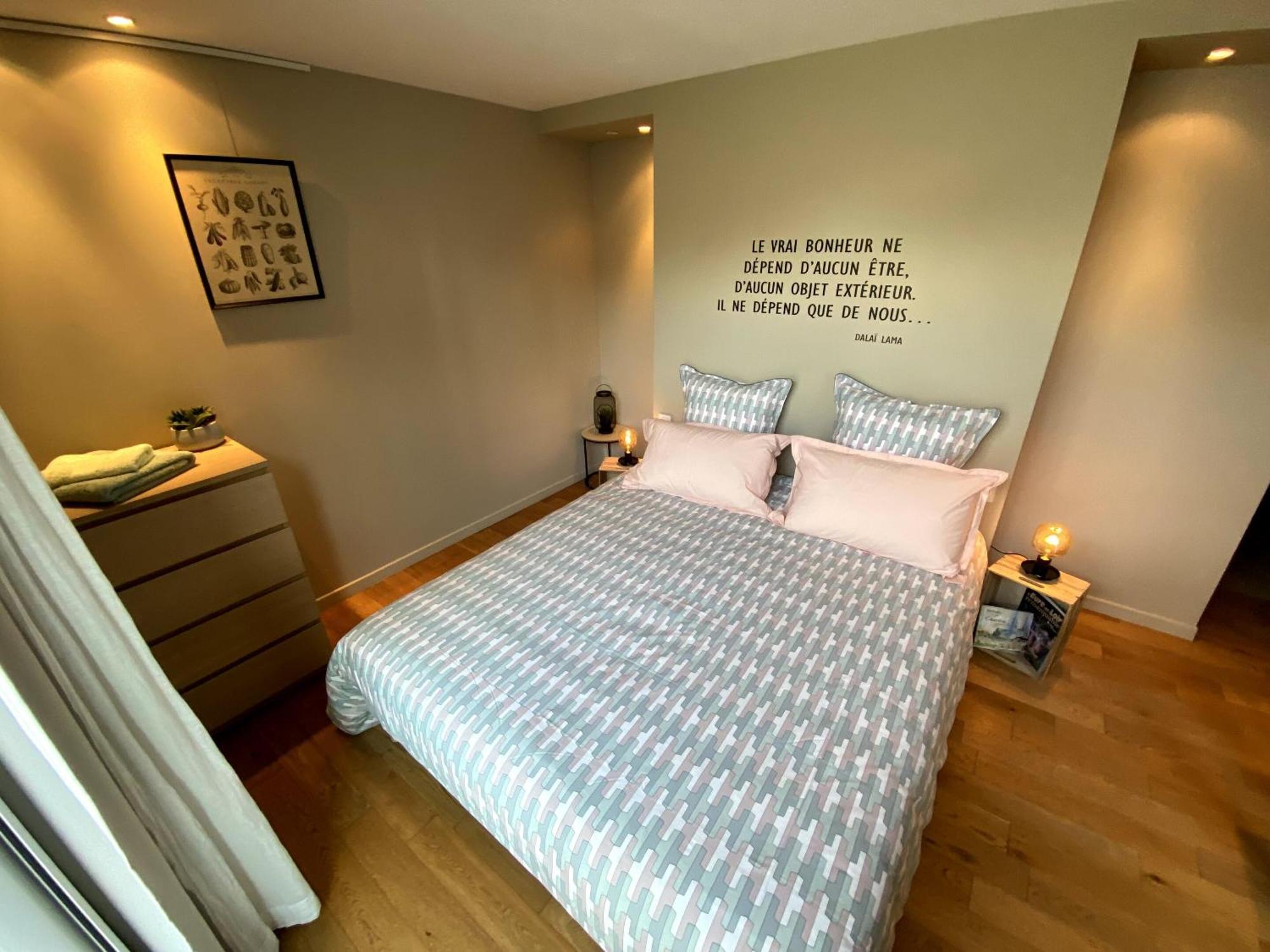 Au 10 Bed & Breakfast Luisant Стая снимка