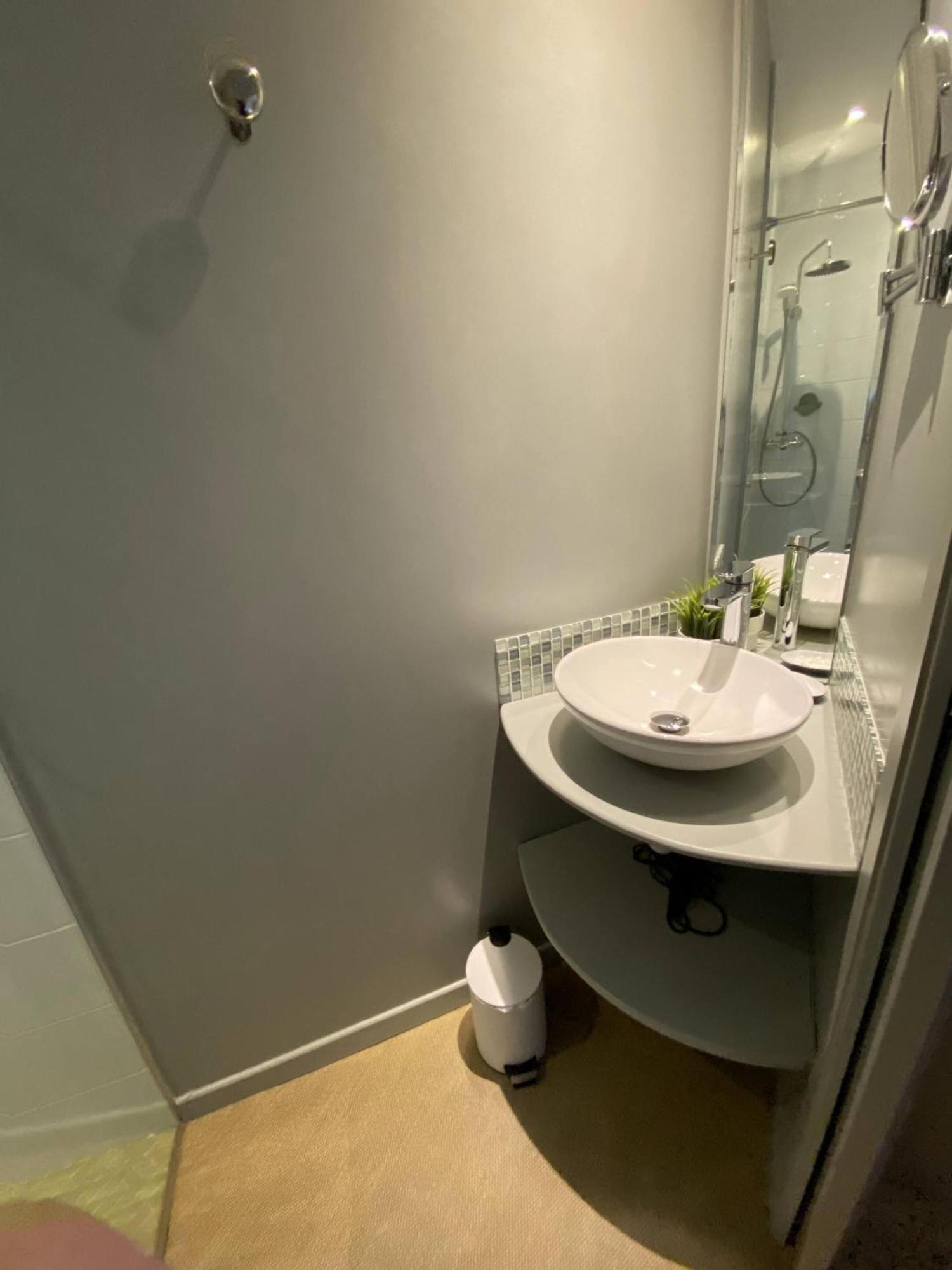 Au 10 Bed & Breakfast Luisant Стая снимка