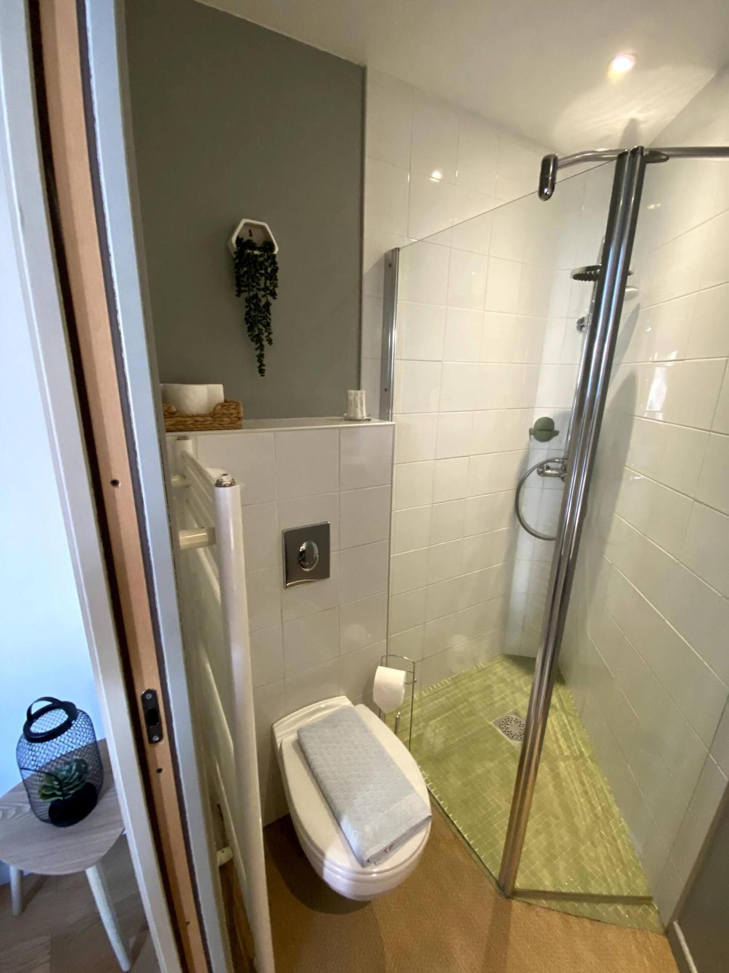 Au 10 Bed & Breakfast Luisant Стая снимка