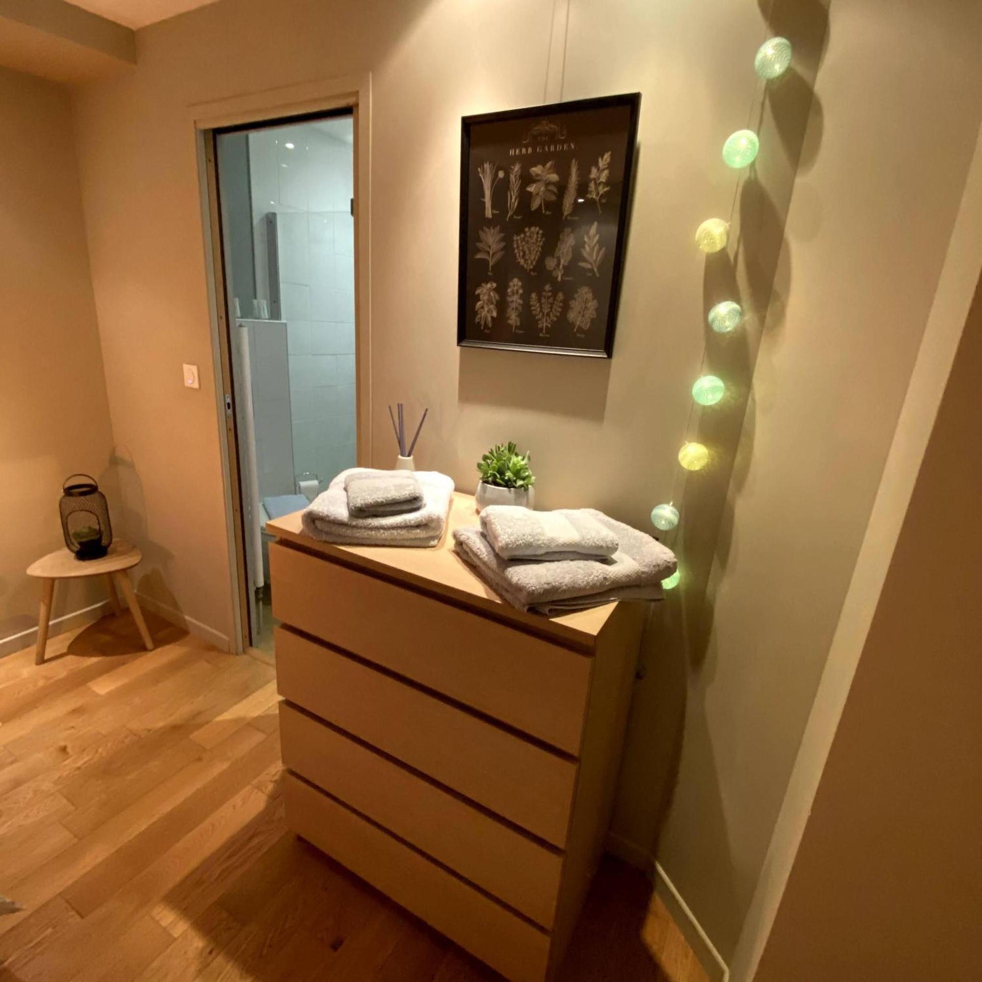 Au 10 Bed & Breakfast Luisant Стая снимка